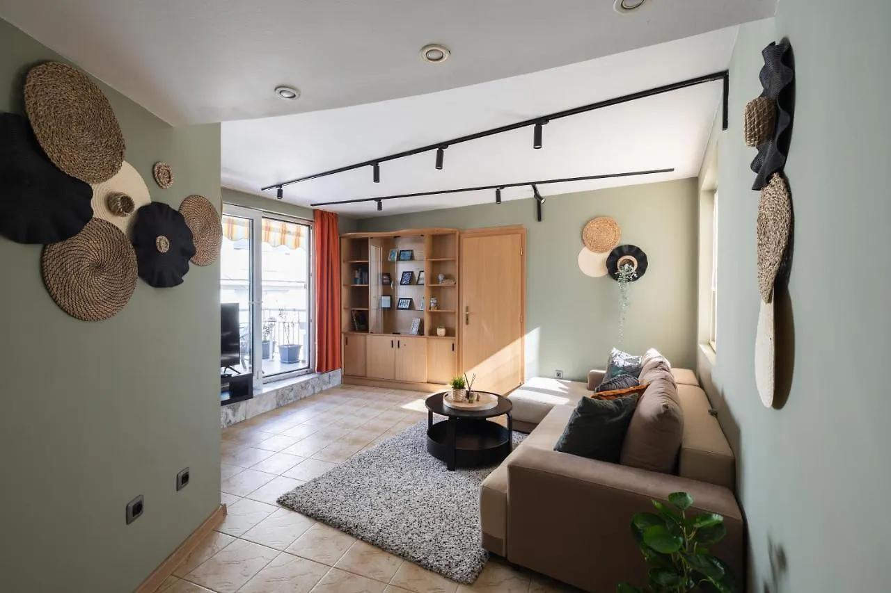 Promenade Rooftop Flat فارنا