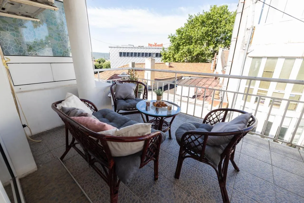 Promenade Rooftop Flat فارنا