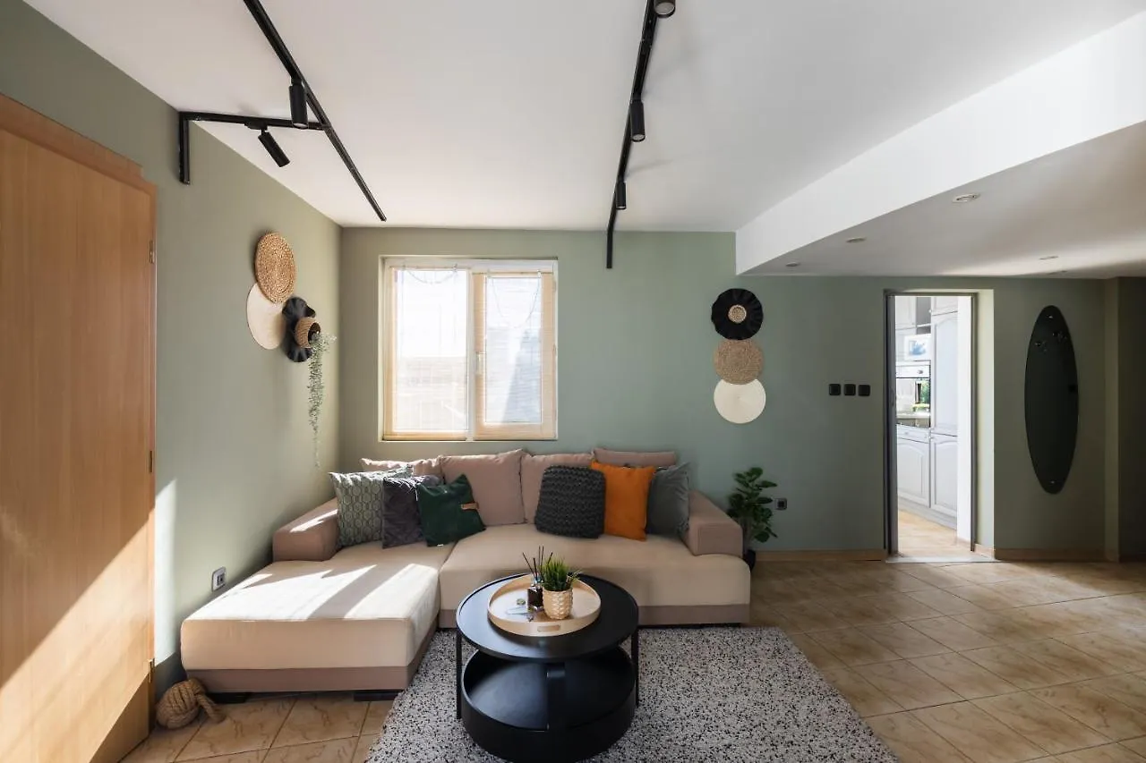 Promenade Rooftop Flat فارنا